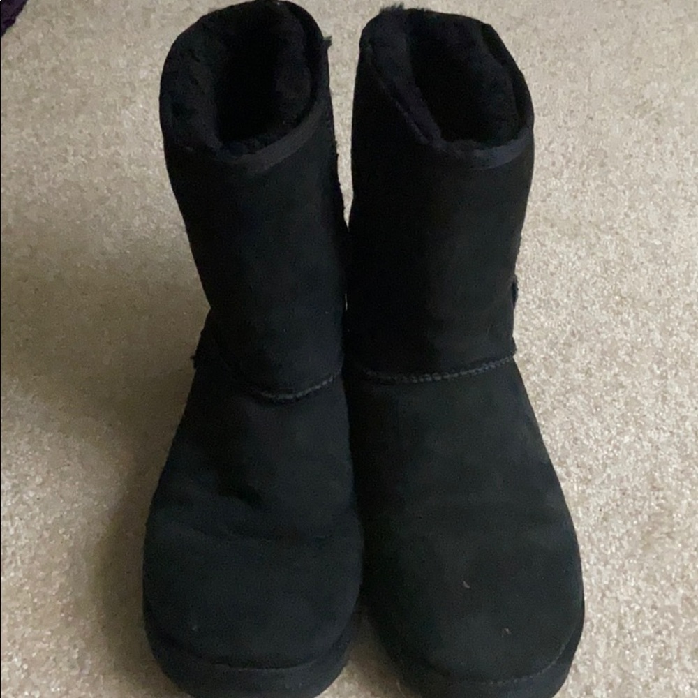 UGG women’s classic short black boot. Size 8